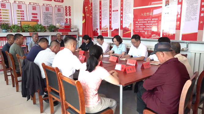 周德华深入东秀庄村为乡村党员干部讲授专题...